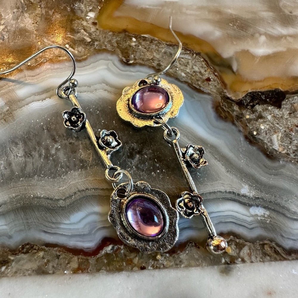 3115 Vintage-Inspired Silver and Purple Floral Drop Asymmetrical Earrings